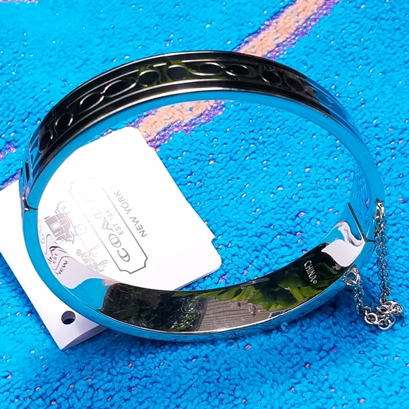 Coach Bangle Bracelet Signature C Hinge Heavy Black Silver Oval Safety Chain NWT - Picture 11 of 14